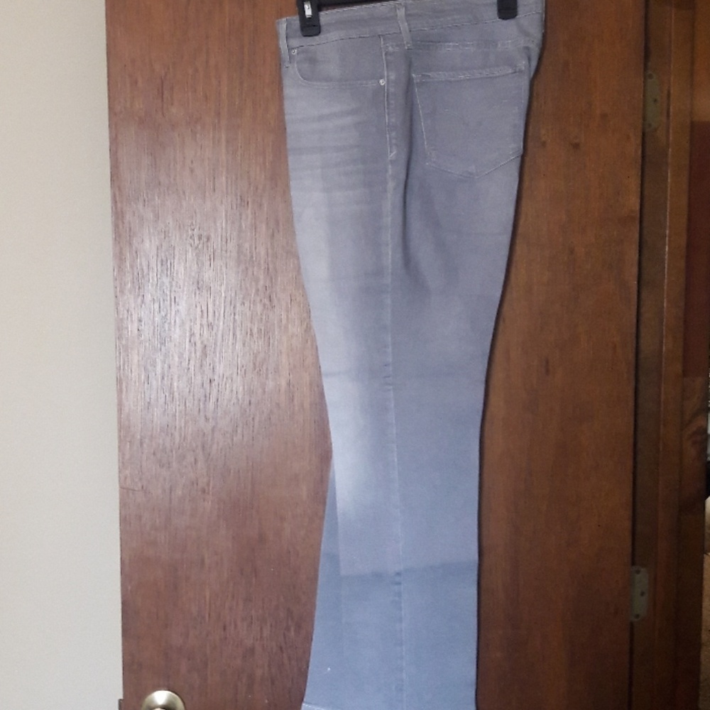 GREY STONEWASH LEVI JEANS/size 33